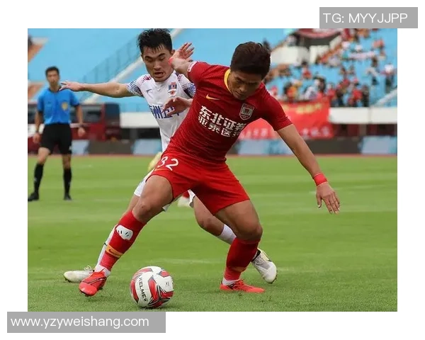 中国足球新星李吉利崛起之路:从青训到职业赛场的成长历程 中国足球新星李吉利崛起之路:从青训到职业赛场的成长历程