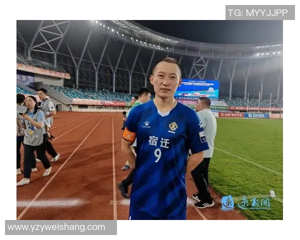 大龄足球星逆风翻盘展现不老传奇震撼球迷热血燃烧绿茵舞台