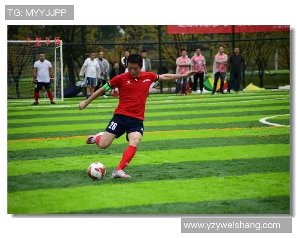 足球巨星英姿飒爽直拍定格瞬间彰显魅力与实力