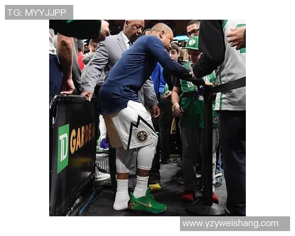 足球明星赠送定制球鞋感动小球迷 亲情与梦想的传递